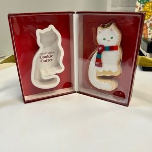 New, Open Box 2021 Fancy Feast Feastivities Cat Ornament w/ Cookie Cutter